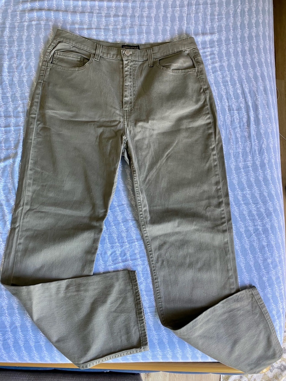 Banana Republic Jeans • High Waisted Mom Jeans Olive Green Straight Leg Pant
